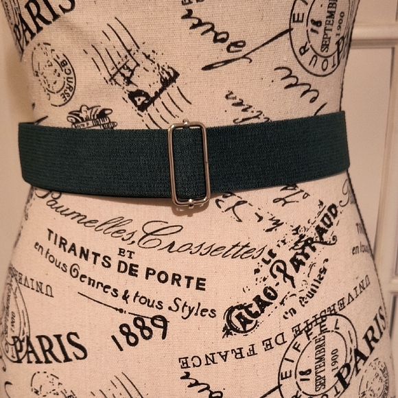 Green Adjustable Belt with Silver Buckle. Size Small/Medium. Excellent Condition - Picture 2 of 4